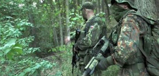 Něco se děje. Po celém Německu je zaznamenán pohyb AMERICKÉ VOJENSKÉ TECHNIKY směrem na východ