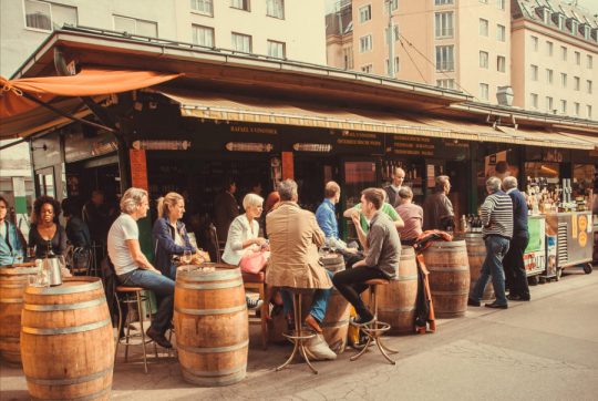 Rakúsko: majitelia barov zakazujú vstup žiadateľom o azyl potom ako kriminalita rapídne vzrastla