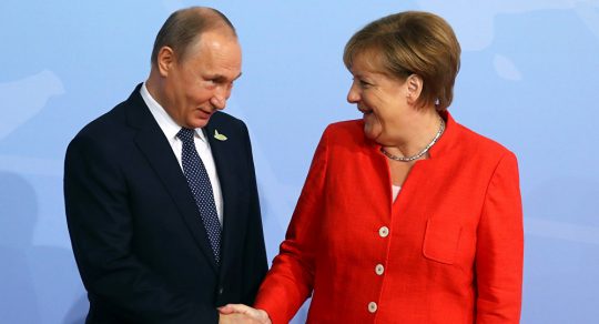 Kancléřka Angela Merkelová poletí do Moskvy kvůli rozhovorům s prezidentem Vladimírem Putinem