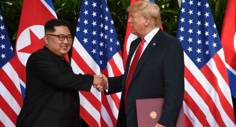 Trump a Kim Čong-un po jednáních podepsali závěrečný dokument