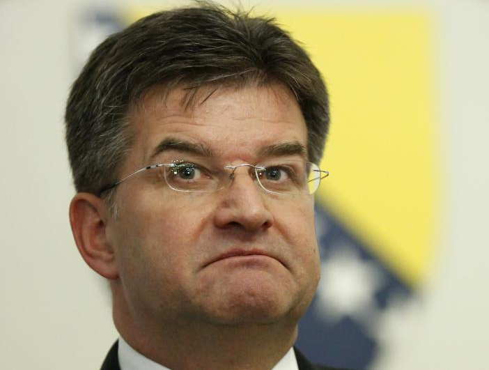 Ministr v demisi LAJČÁK se snaží udělat slovenskému národu co nejvíce škod. Měl by jít na doživotí za mříže