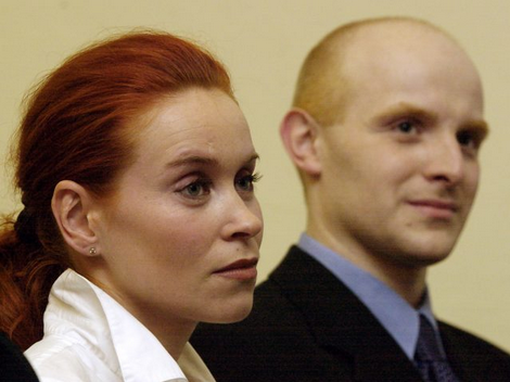 Slonková Kubík Zřejmě se stal zločin a to jak podle státního práva Švýcarska, kde k němu došlo, tak i podle státního práva ČR