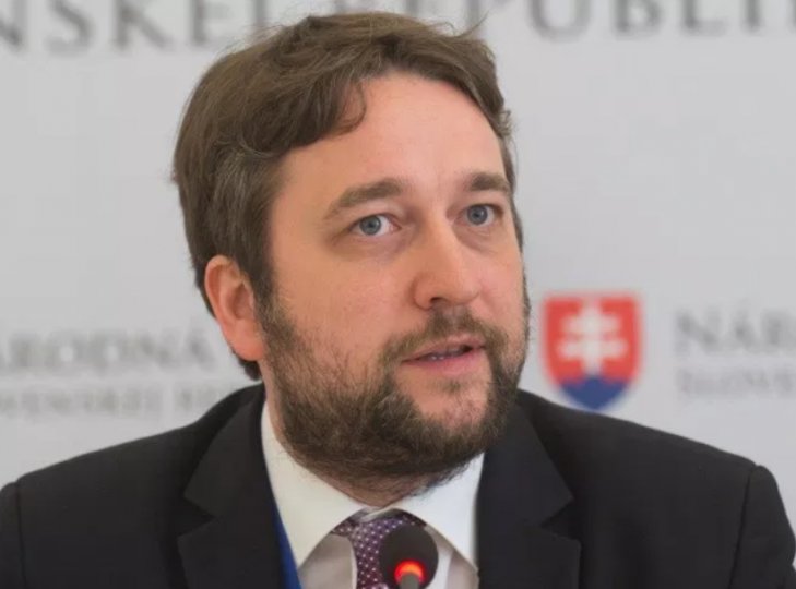 FINANČNÉ SKUPINY CHCÚ ZLIKVIDOVAŤ ŠTÁT