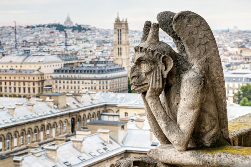 Pouvažujte, jestli náhodou nebyl Notre Dame francouzský odvar amerických dvojiček 911