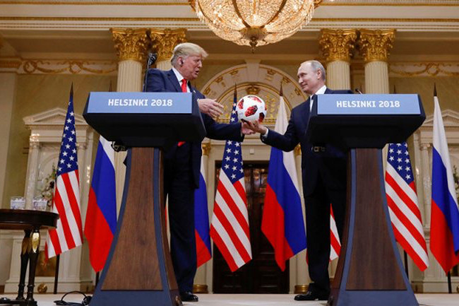 trump-putin-míč-ball Superrychlovka carstena 12.Q1.2Q21. Jinak to nejde…