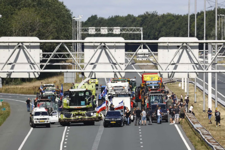 Rozzlobení nizozemští zemědělci slibují: Můžete se připravit na nejtvrdší demonstrace v historii