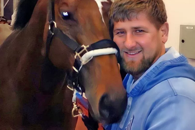 Ramzan Kadyrov vyrozprával celý neskutočný príbeh jeho sankciami stíhaného koňa Zazu, ktorý zmizol v Českej republike