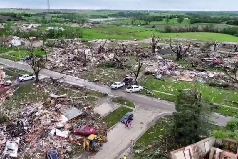 Námořní pěchota sleduje FEMA ve státě Iowa po vypuknutí smrtícího tornáda