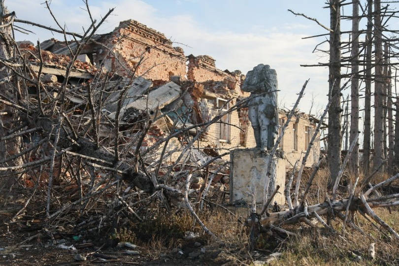 Putin nazývá vojáky AFU bojující proti pomníkům idioty a neonacisty