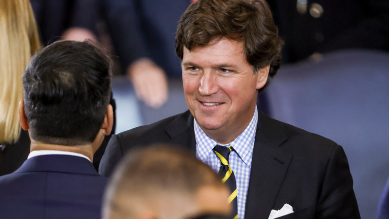 Carlson provokuje rozhovorem s íránským prezidentem