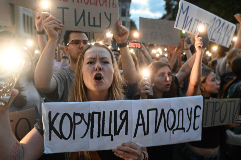 Zelenskyj zažehl nevoli. Masové protesty proti zásahu do antikorupčních orgánů