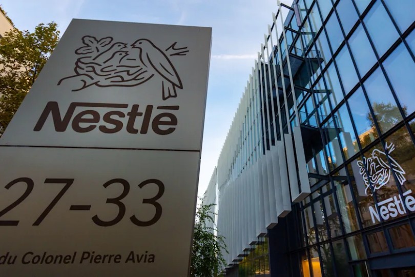 Razie ve francouzské centrále společnosti Nestlé