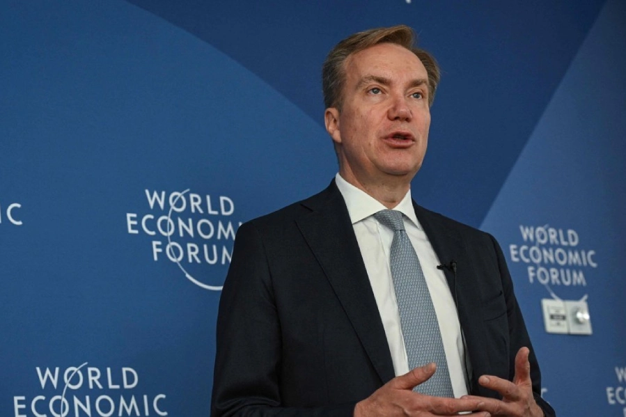 Světové ekonomické fórum vyšetřuje svého generálního ředitele kvůli vazbám na Epsteina